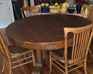Picture of Dining Room - Antique Round Dining Table with 4 Chairs