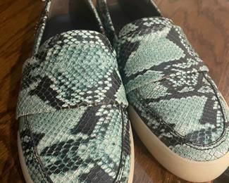 DESIGNER BOUGIE SNAKESKIN SLIP ONS