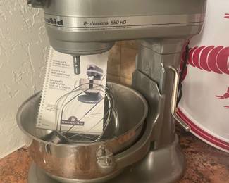 550 - kitchen aide stand mixer - a monster !!