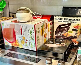 Many upscale cooking and baking utensils - some new in box!