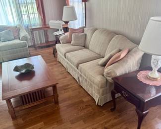 So much nice, well taken care of furniture throughout the house
