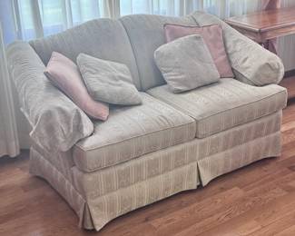 Beautiful love seat!