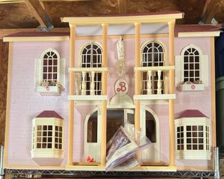 Vintage Babie Mansion with accessories!