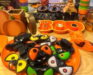 Upscale Halloween decor & party supplies!