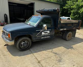 1996 GMC Sierra 3500 HD SL (1) dump truck, single axle, standard cab, 5.7 liter V-8 gas