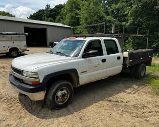 2002 Chevrolet Silverado 3500 (1) service truck, 4WD, single axle, crew cab, 6.0 liter V8 gas