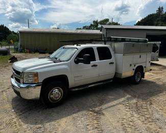 2010 Chevrolet Silverado 3500 HD (1) service truck, single axle, crew cab, 6.6 liter V8 diesel