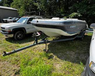 Four Winns 18', 180 CANDIA deck boat