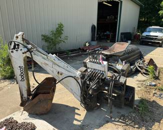 Davis Manufacturing, model M15D100, hydraulic quick attach back hoe attachment, 18"