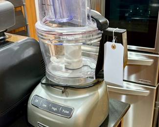 Kitchenaid Food Processor w/extra blades
Appears Open Box /unused
