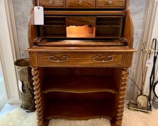 Small cylinder Desk / nice condition 