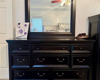 Flexsteel Dresser /Mirror / nice BR furniture 