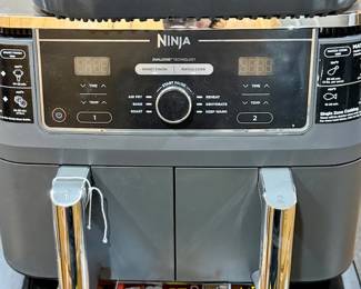 Ninja Air Fryer / appears open box / unused