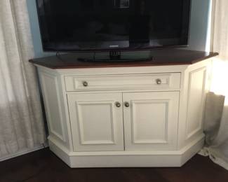 Corner TV Stand