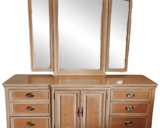 Bernhardt 9 Drawer Dresser With Detatchable Beveled Glass Mirror