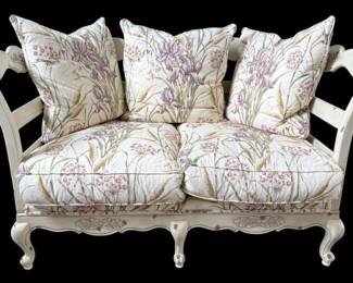 006 Vanguard French Provincial Loveseat