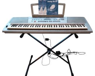 Yamaha Electronic Keyboard With Stand Works