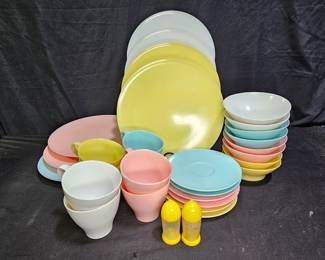 1960's Lucent Dinnerware: 31 Piece Set