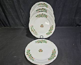Holiday Holly by Royal Kent Dinner Plates