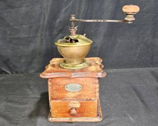 Antique PeDe Gestutzt Geschmirdet Coffee Grinder