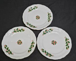 Holiday Holly by Royal Kent Bread Plates