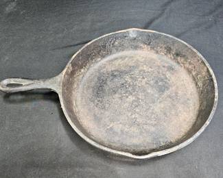 Vtg Lodge Cast Iron Skillet with 2 Notch Heat Ring