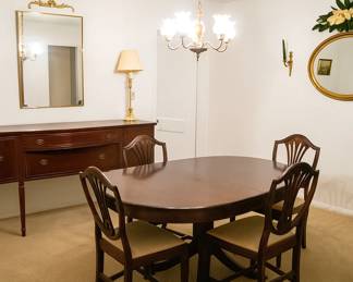 Federal styled Mahogany Dining Room Furniture; dining table & 6 chairs, sideboard / buffet, glass-front china hutch 