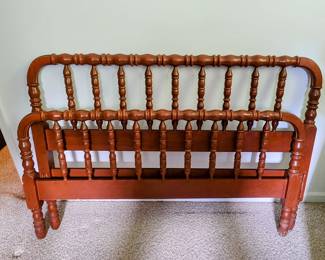 Full size Maple Jenny Lind / spool bed 