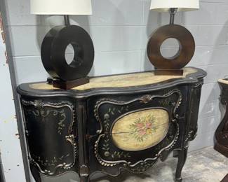 Victorian Console and Lamps Orlando Estate Auction