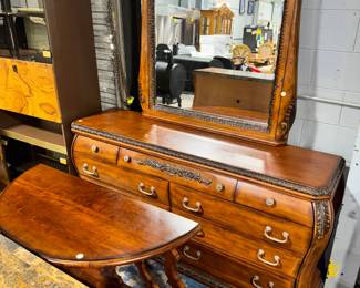 Dresser & Mirror Orlando Estate Auction