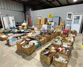 Box Lots of misc household items, collectibles and Decor Orlando Estate Auction