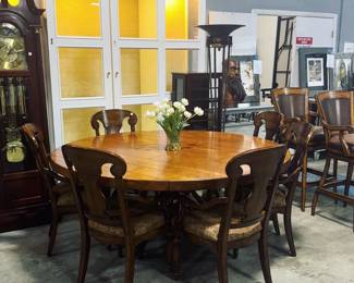 Dining Table & Chairs Orlando Estate Auction