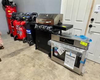 Air Compressors, BBQ Grills and Wall OVen Orlando Estate Auction