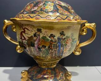 Lot 144 Satsuma Gilt Lidded Bowl With Handles