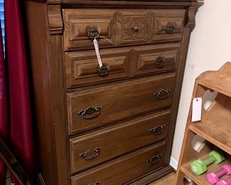 chest of drawers