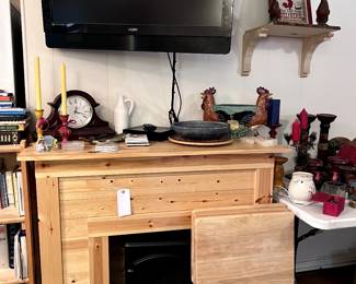 mantle w/ fireplace, tv trays, tv