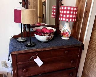 dresser w/ mirror