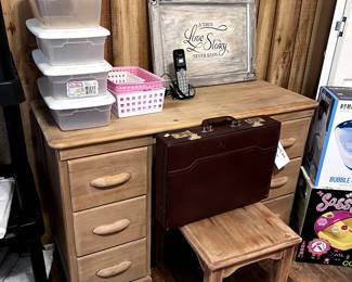 desk / vanity, bench