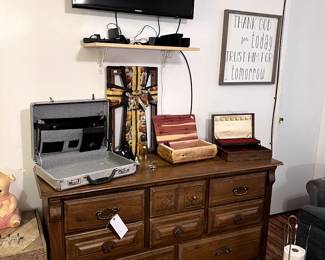 dresser, tv, decor