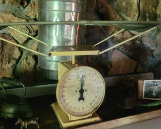 Baby scale antique