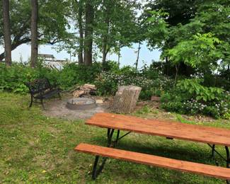 PICNIC TABLE