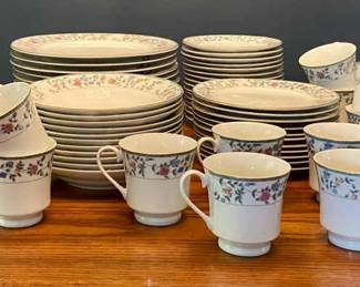322 China Pearl Dish Set