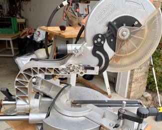 Chicago power miter saw