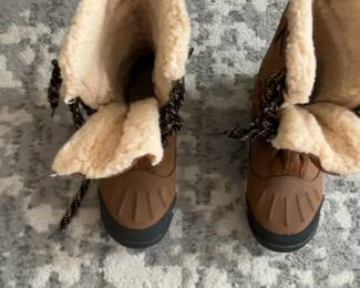 Bearpaw Winter Boots (Women's Size 10)