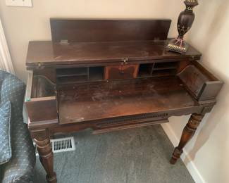 #92 Spinet Wood Desk w/flip Top w/cubbies w/pull-out tray & Side Pockets - 39x19x32 $175.00