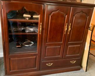 #85 Thomasville Entr. Center w/slide-side doors & 1 Glass Door w/1 drawer & 4 shelves - 60x23x53 - You Move $65.00