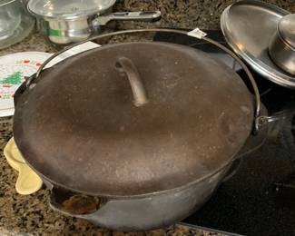 #169 Cast Iron Dutch Oven w/handle - 10x5 $35.00