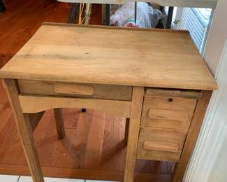 #108 Wood Kids Desk w/3 drawers & pull-out side tray - 24x16x25 $75.00