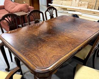 #245 queen anne leg dining table with 6 chairs $125.00