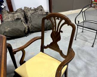 #245 queen anne leg dining table with 6 chairs $125.00